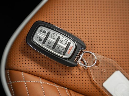 New 2026 Chrysler Pacifica Pinnacle image 39