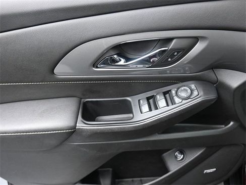 Used 2023 Chevrolet Traverse LT w/ LT Premium Package image 13