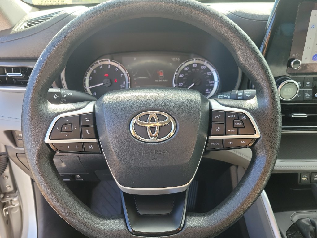 Used 2023 Toyota Highlander L FWD image 18