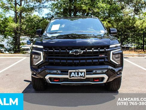 Used 2025 Chevrolet Suburban Z71 AWD/4WD image 10