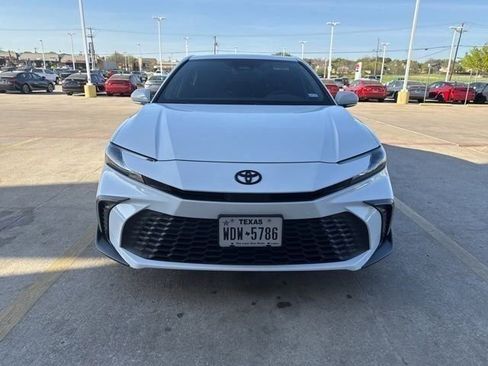 Used 2025 Toyota Camry SE w/ Convenience Package image 8