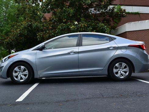 Used 2016 Hyundai Elantra SE FWD image 8