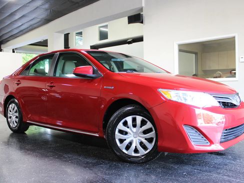 Used 2013 Toyota Camry LE FWD image 30