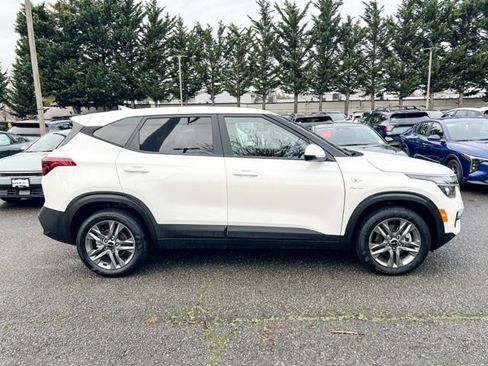 Certified 2023 Kia Seltos LX image 5