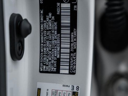 Used 2018 Toyota C-HR XLE image 35