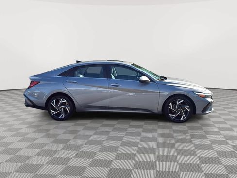 Certified 2024 Hyundai Elantra Limited FWD image 4
