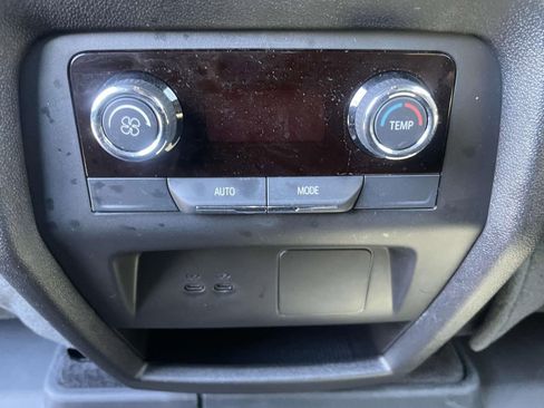 Used 2025 Chevrolet Traverse LT w/ Midnight/Sport Edition FWD image 13