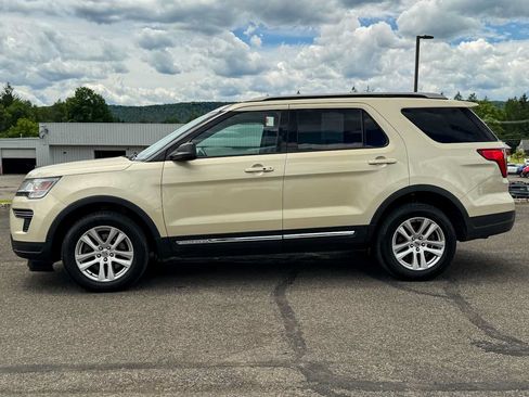Used 2018 Ford Explorer XLT AWD/4WD image 6