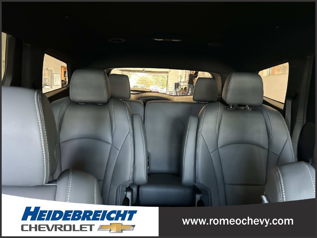 Used 2024 Buick Enclave Essence w/ Sport Touring Edition FWD image 39