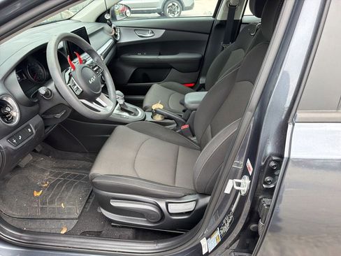 Used 2023 Kia Forte LXS w/ LXS Technology Package FWD image 8