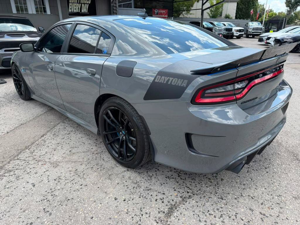 Used 2017 Dodge Charger R/T RWD image 7