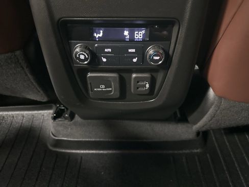 Used 2021 Buick Enclave Avenir w/ Avenir Technology Package image 35