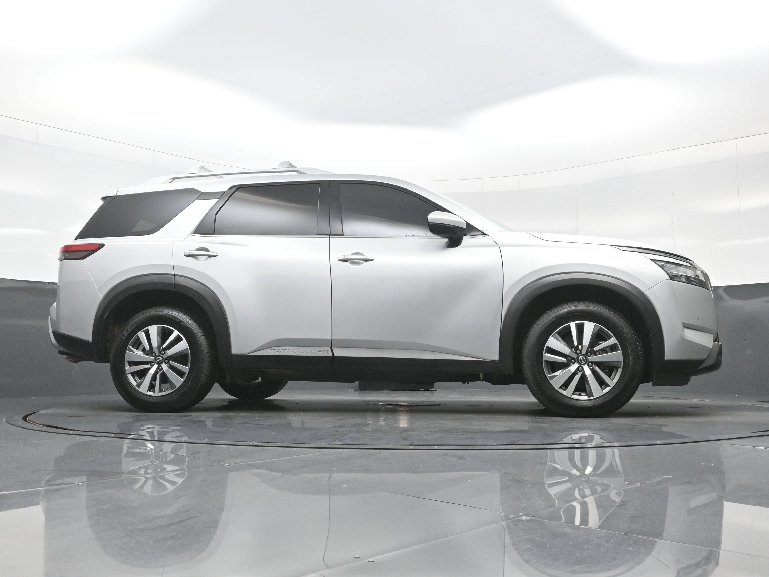 Used 2023 Nissan Pathfinder SL AWD/4WD image 33