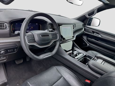 Used 2023 Jeep Wagoneer L Series II image 7