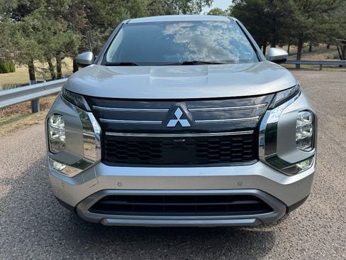 Used 2025 Mitsubishi Outlander SE FWD image 2