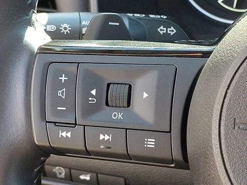 Used 2023 Nissan Rogue SL w/ SL Premium Package image 23