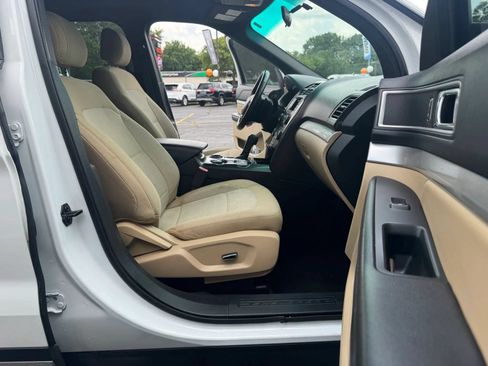 Used 2016 Ford Explorer XLT FWD image 12