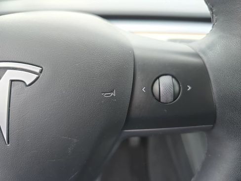 Used 2023 Tesla Model Y Long Range image 18