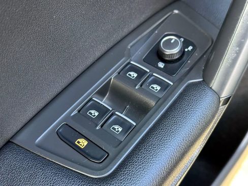 Used 2019 Volkswagen Tiguan SEL Premium R-Line image 16