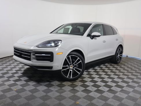 Used 2025 Porsche Cayenne image 1