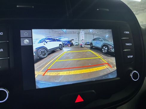 Used 2025 Kia Soul LX w/ LX Technology Package image 22