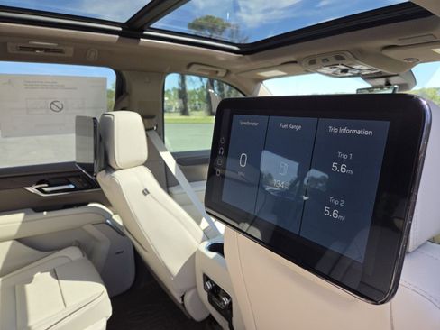 New 2026 GMC Yukon XL Denali w/ Denali Reserve Package image 19