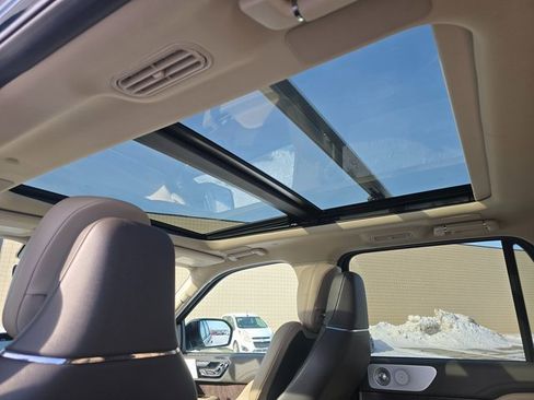 Used 2022 Lincoln Navigator Reserve image 14