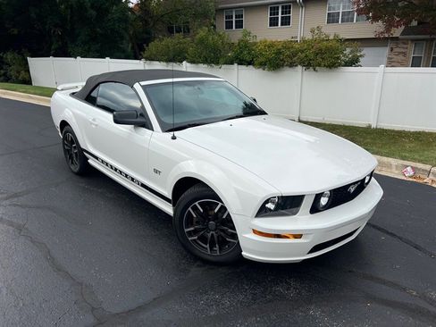 Used 2006 Ford Mustang GT Premium image 2