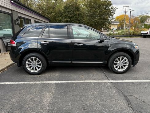 Used 2012 Lincoln MKX AWD image 2