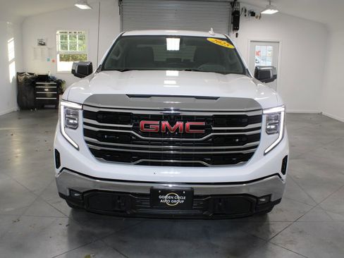 Used 2025 GMC Sierra 1500 SLT image 3