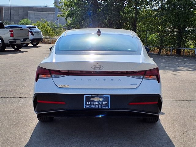 Used 2026 Hyundai Elantra Hybrid FWD image 6