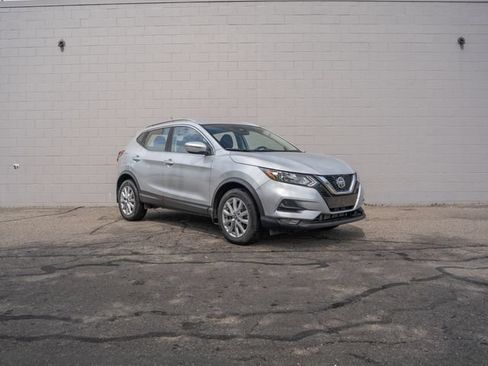 Used 2020 Nissan Rogue Sport SV w/ All-Weather Package AWD/4WD image 9