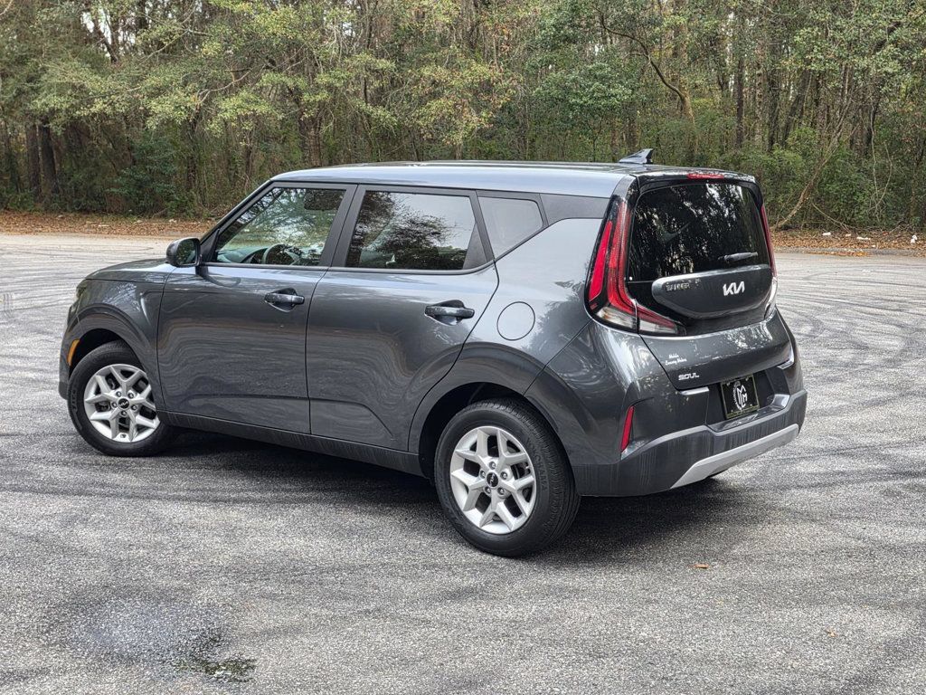 Used 2023 Kia Soul LX w/ LX Technology Package FWD image 4