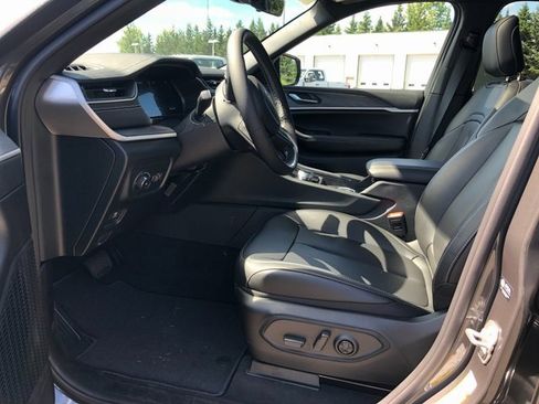 New 2025 Jeep Grand Cherokee Limited w/ Black Appearance Package image 10