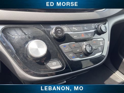 Used 2025 Chrysler Pacifica Select FWD image 13