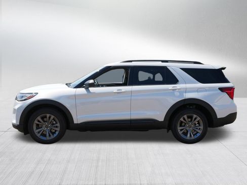 Used 2026 Ford Explorer Active w/ Active Comfort Package AWD/4WD image 4