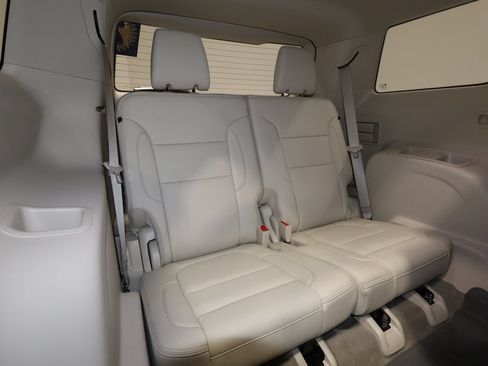 Used 2023 GMC Acadia Denali w/ Denali Ultimate Package FWD image 27