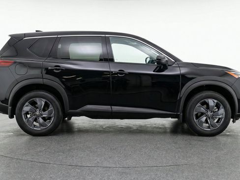 Used 2025 Nissan Rogue SV AWD/4WD image 11