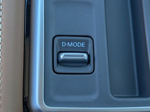 New 2026 Nissan Pathfinder Platinum image 17