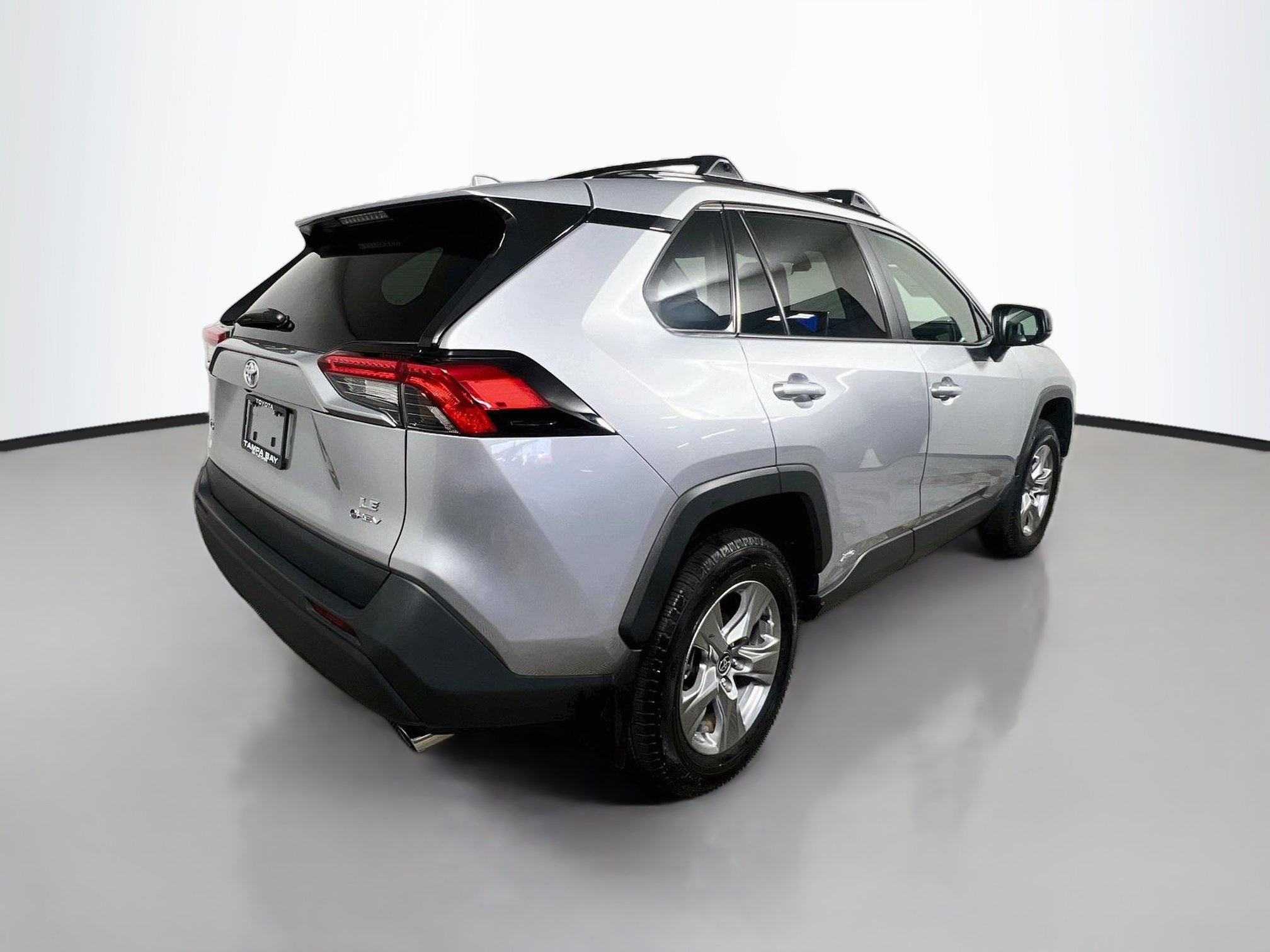 Used 2025 Toyota RAV4 LE AWD/4WD image 4