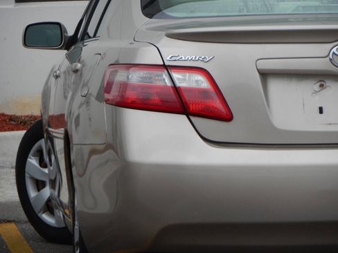 Used 2007 Toyota Camry LE image 1