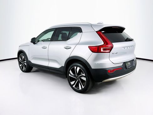 Used 2025 Volvo XC40 B5 Plus image 5
