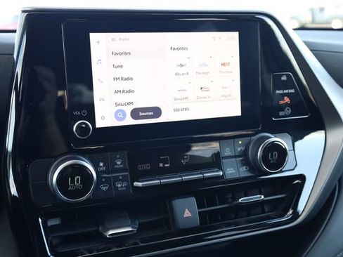 Used 2024 Toyota Highlander LE image 15