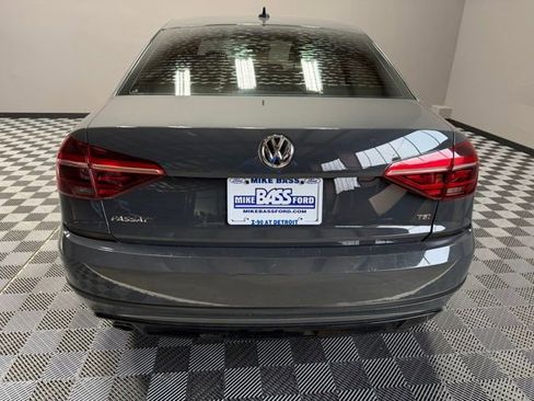Used 2018 Volkswagen Passat 2.0T R-Line image 10