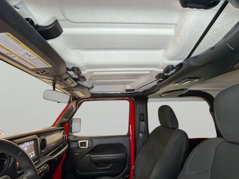 Used 2022 Jeep Wrangler Sport S image 32