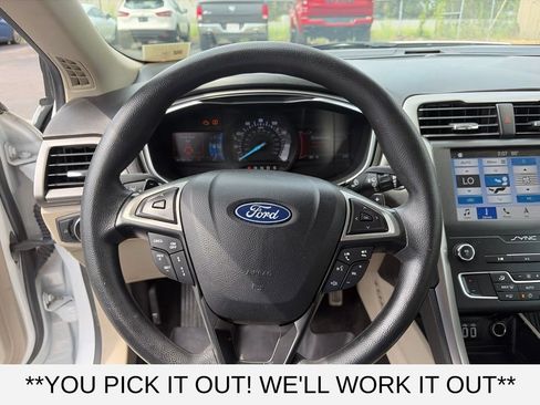 Used 2019 Ford Fusion SE FWD image 11