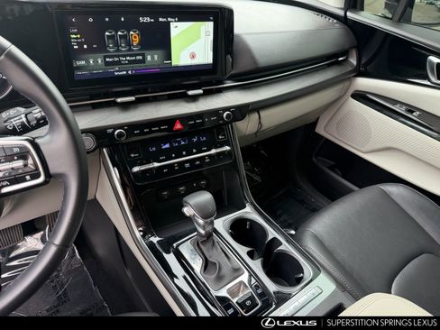 Used 2022 Kia Carnival EX FWD image 30