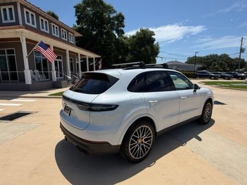Used 2022 Porsche Cayenne Platinum Edition AWD/4WD image 4
