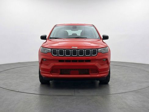 Used 2025 Jeep Compass Latitude image 2