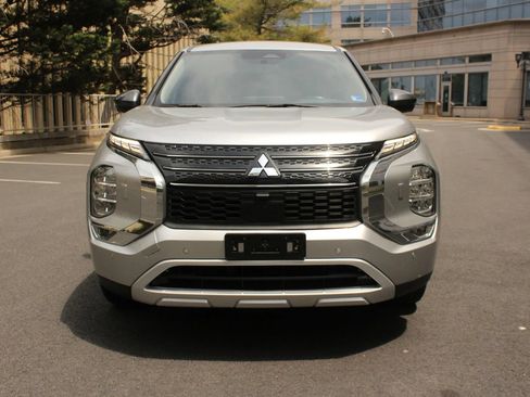 Used 2022 Mitsubishi Outlander SEL Black Edition AWD/4WD image 3
